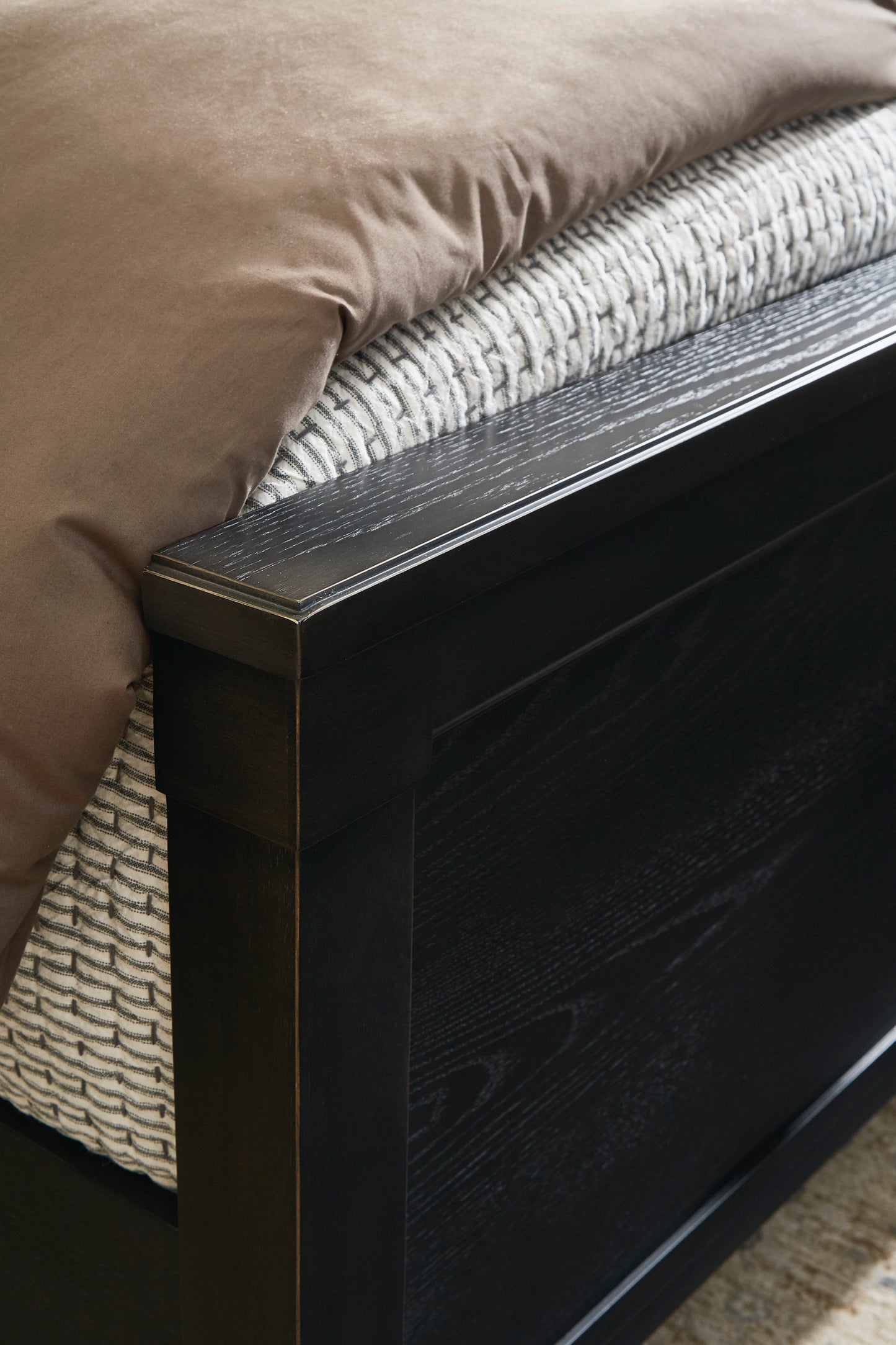 Welltern Queen Panel Bed w/ Full Slats