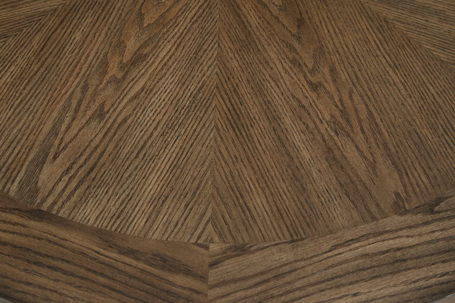 Roanhowe Round Dining Room Table