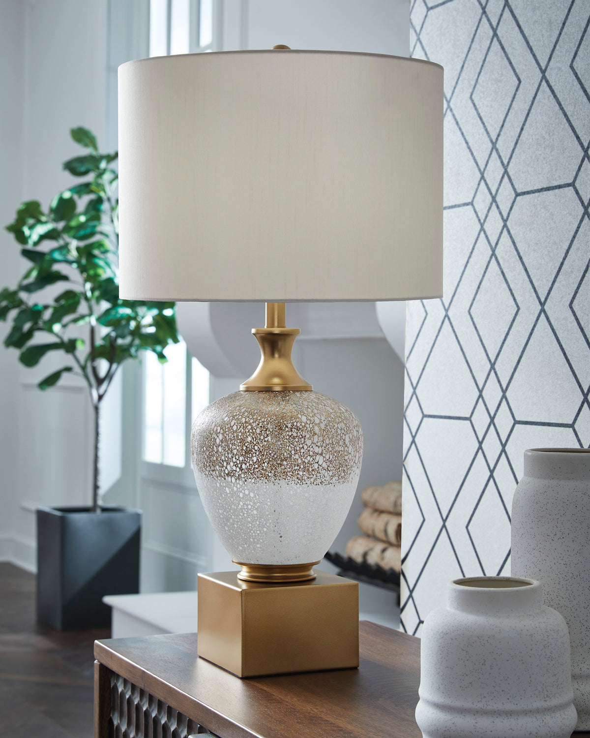 Tavisburg Glass Table Lamp - Ashley Furniture Homestore Philippines