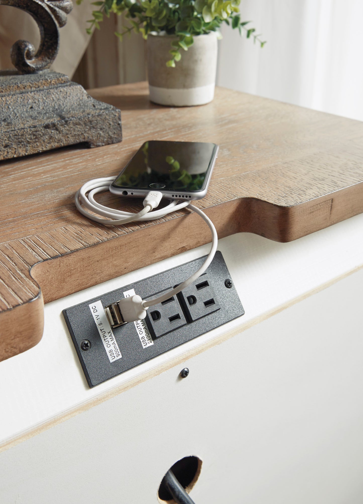 Realyn Three Drawer Night Stand - Ashley Furniture Homestore Philippines
