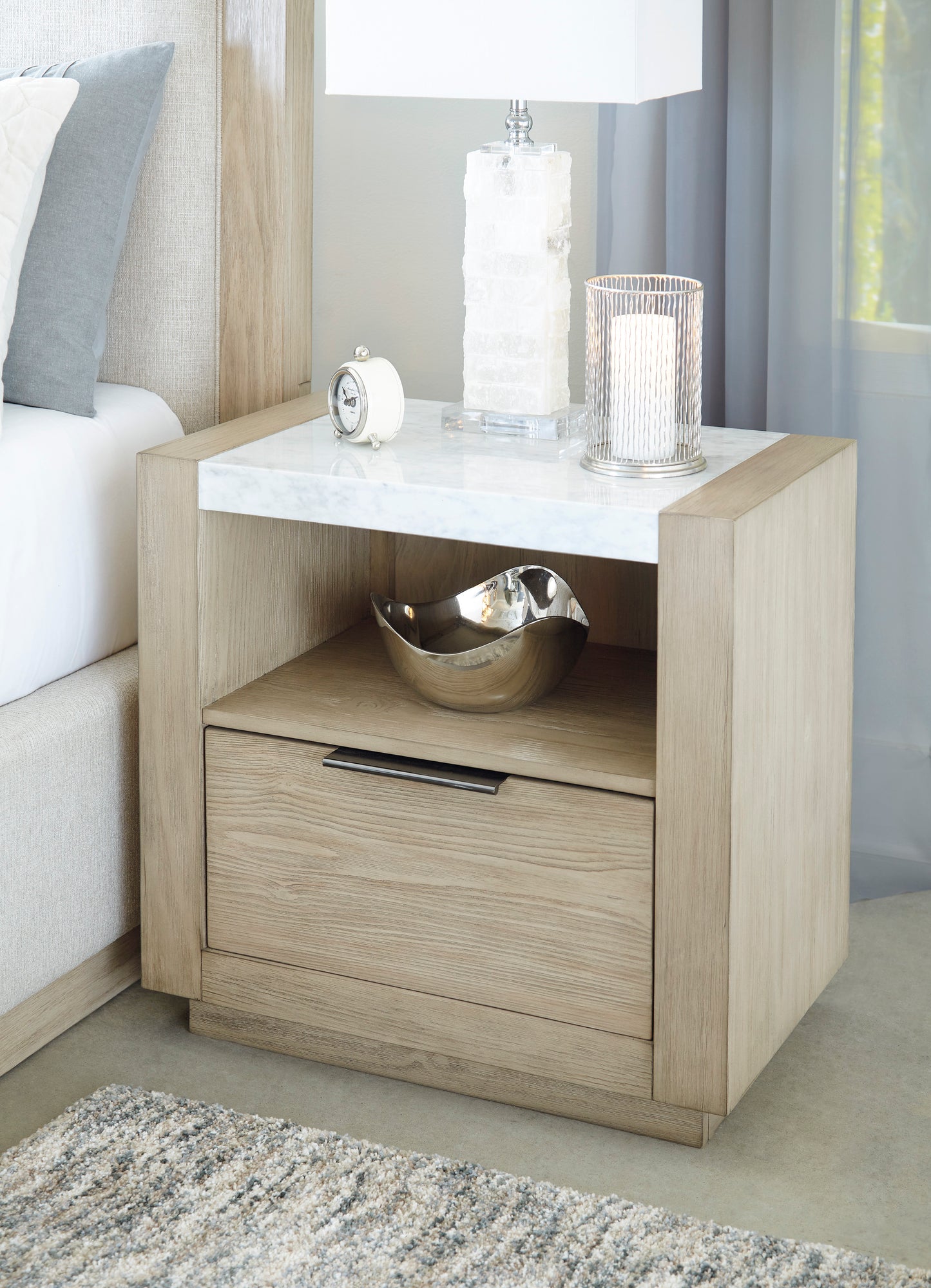 Hennington One Drawer Charging Night Stand