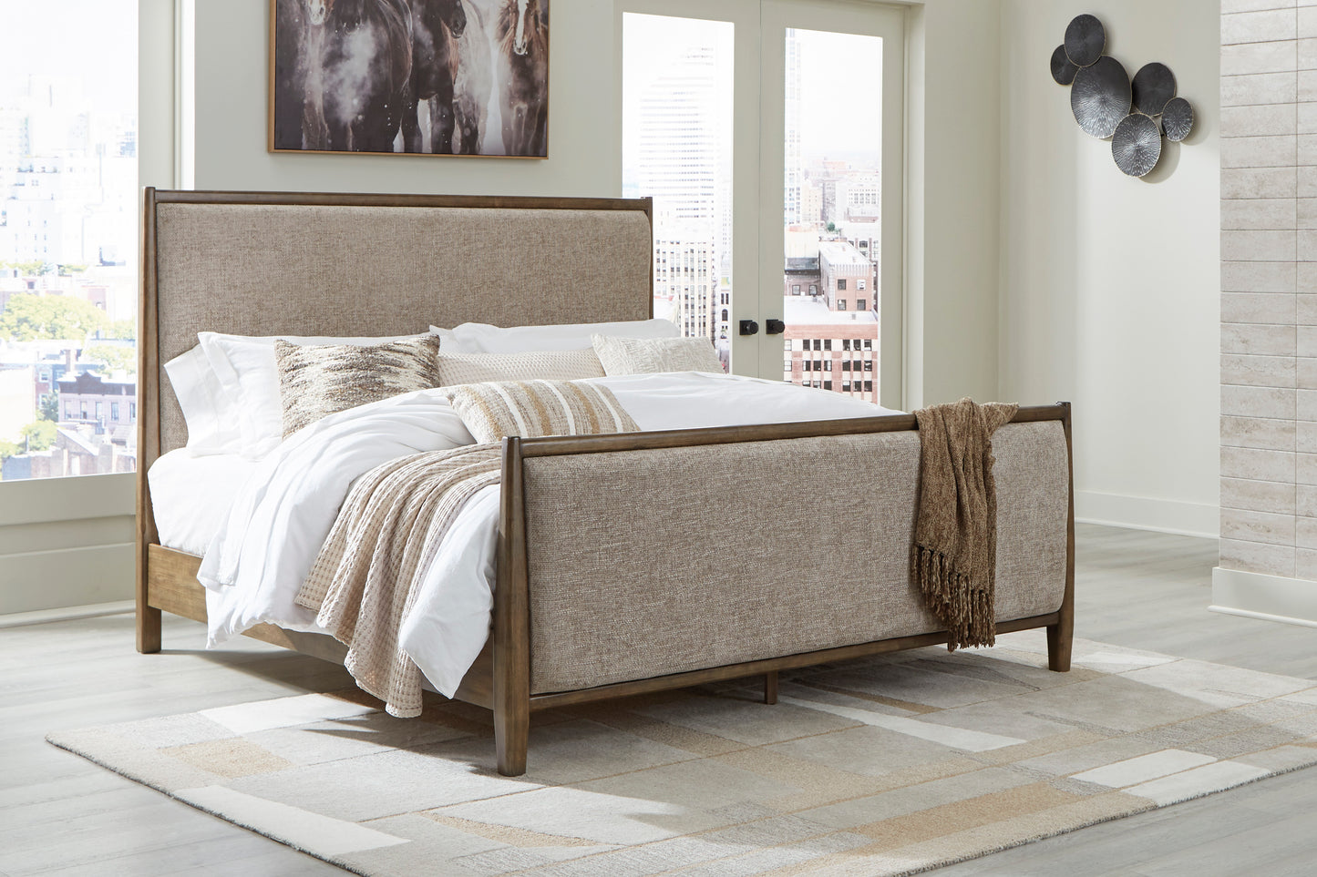 Roanhowe King Upholstered Bed