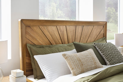 Takston Queen Panel Bed