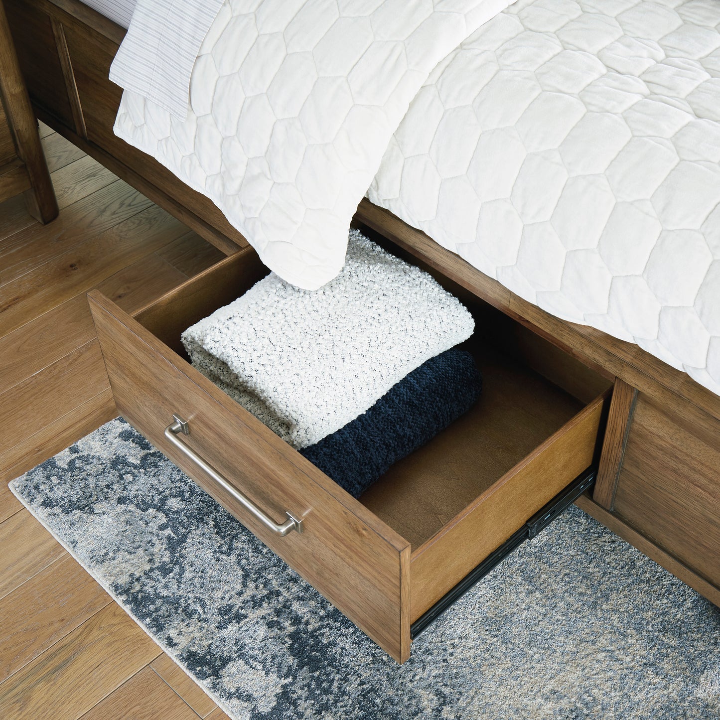 Cabalynn King Panel Bed with Storage