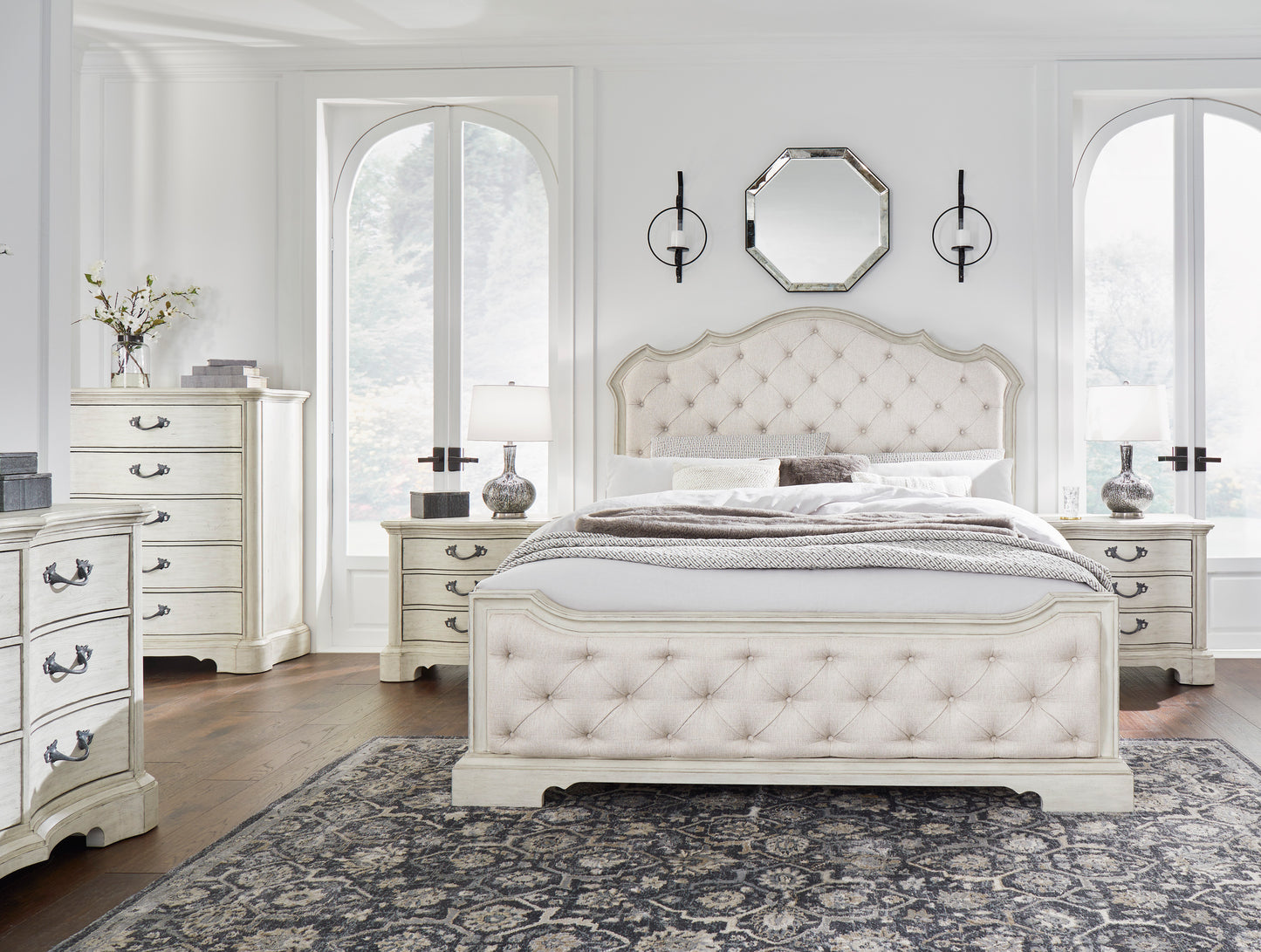 Arlendyne King Upholstered Bed