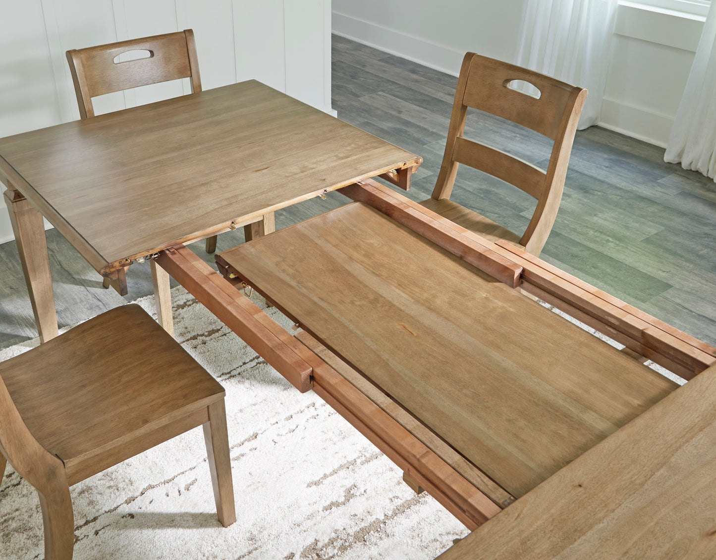 Mylarken Rect Dining Room Extension Table