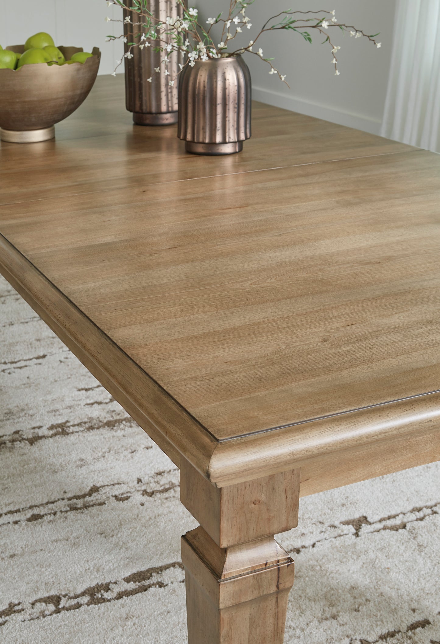 Mylarken Rect Dining Room Extension Table