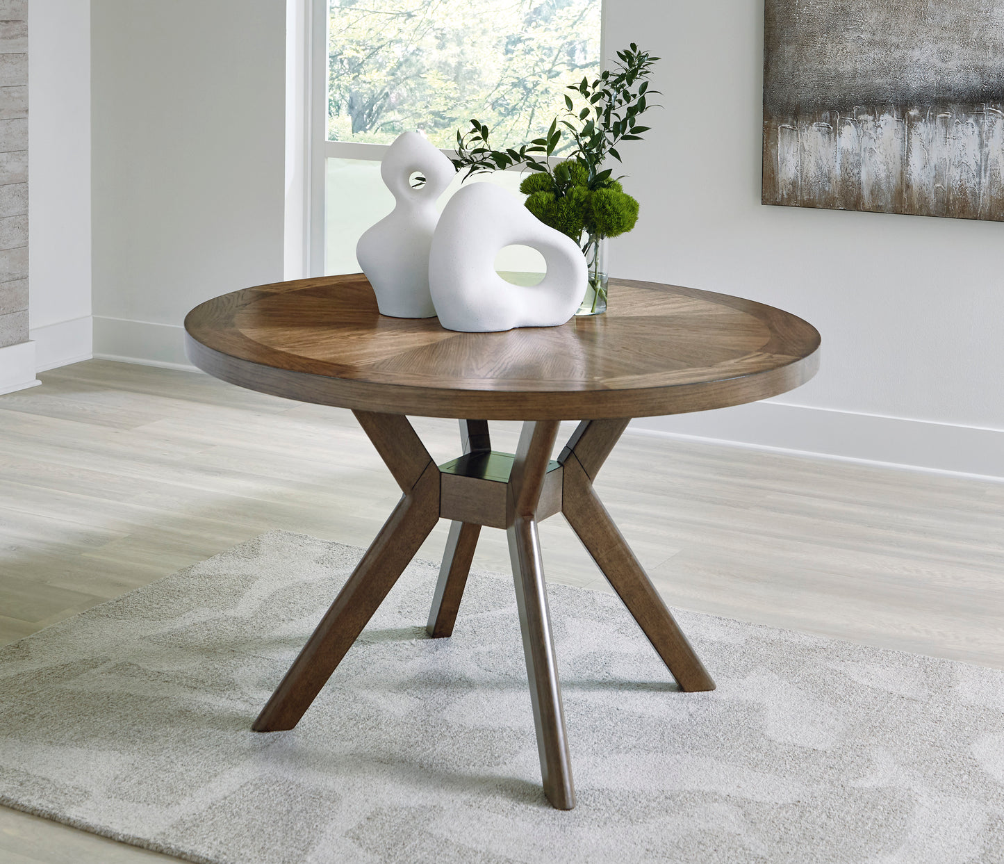 Roanhowe Round Dining Room Table
