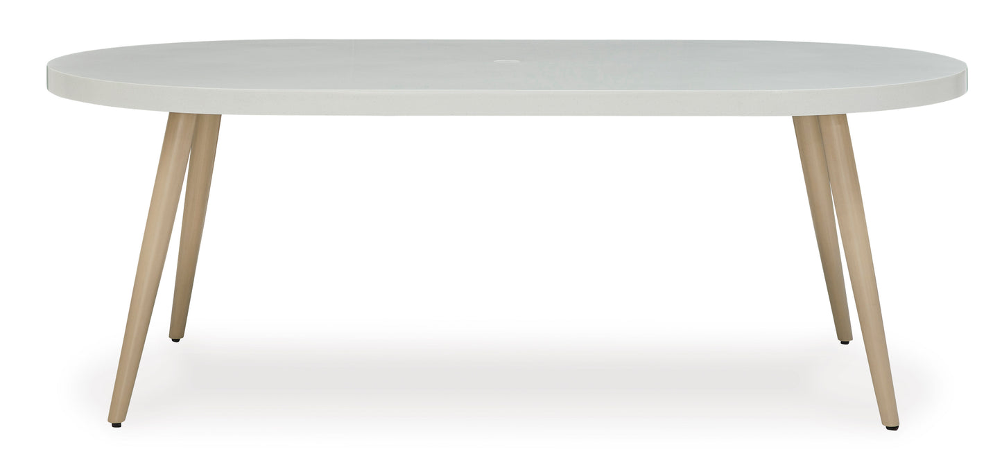 Seton Creek Oval Dining Table w/UMB OPT