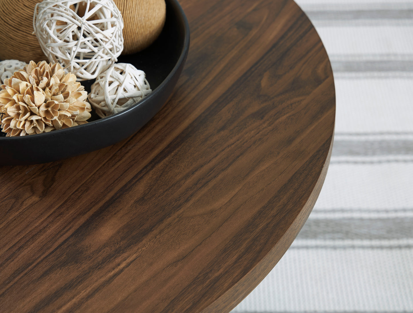 Elbrynn Occasional Table Set